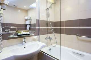 Гостиница Новый Петергоф Петергоф Стандарт Плюс с двуспальной кроватью-3