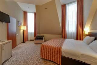 Гостиница Новый Петергоф Петергоф Комфорт мансардный с двуспальной кроватью-1