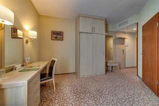 Гостиница Новый Петергоф Петергоф Номер, адаптированный для людей с ограниченными физическими возможностями-3