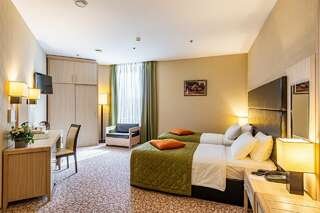 Гостиница Новый Петергоф Петергоф Улучшенный «Атриум» с раздельными кроватями-1