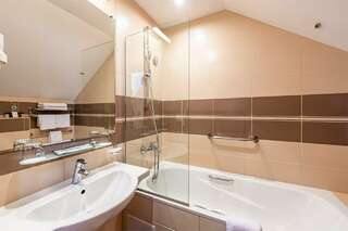 Гостиница Новый Петергоф Петергоф Стандарт Плюс мансардный с раздельными кроватями-6