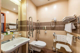 Гостиница Новый Петергоф Петергоф Номер, адаптированный для людей с ограниченными физическими возможностями-6