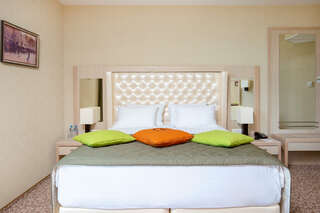 Гостиница Новый Петергоф Петергоф Улучшенный видовой с двуспальной кроватью-2